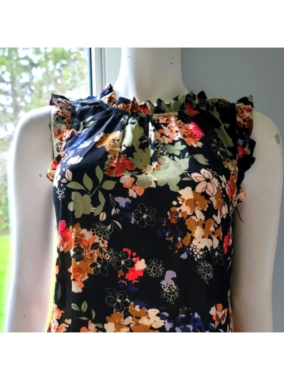 NWT Spense Sleeveless Floral Top
